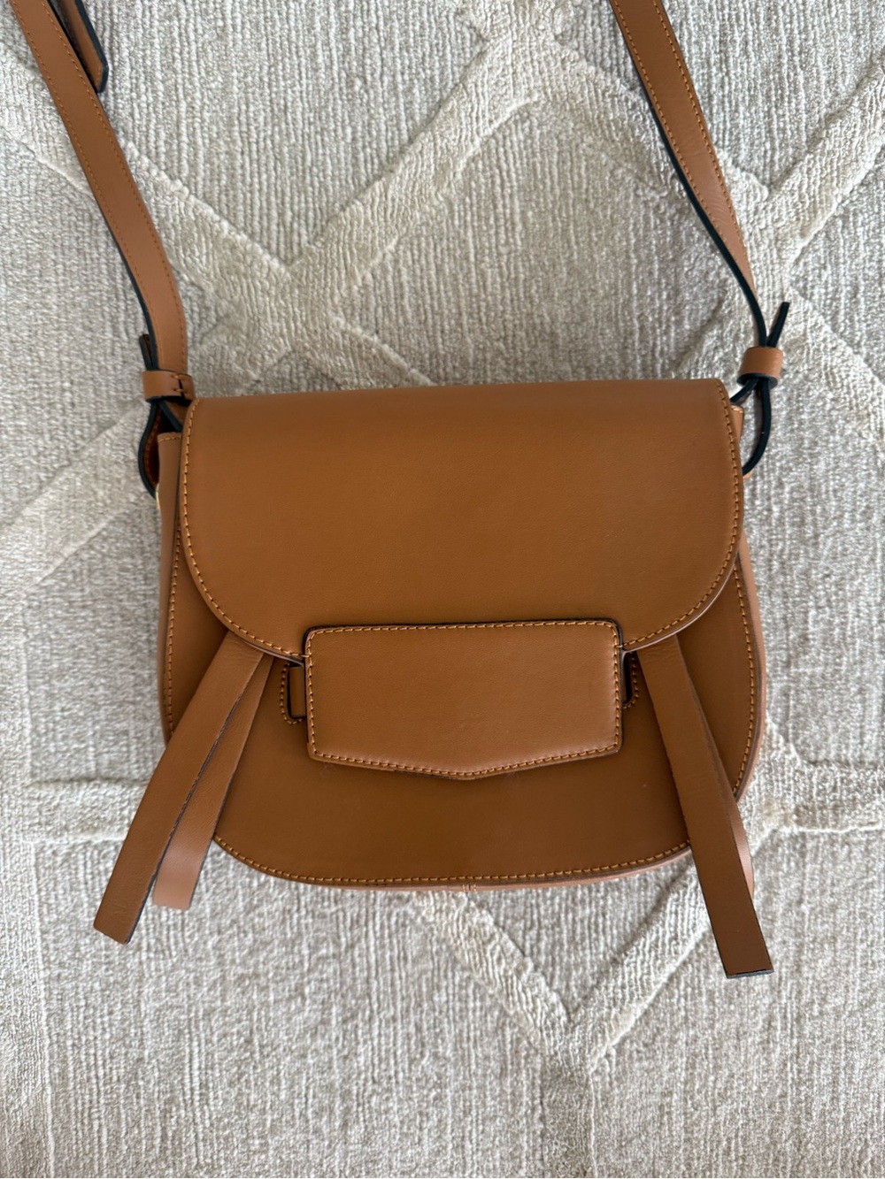 BCBGMaxAzria Indee Tan Leather Saddle Crossbody Bag in Cognac